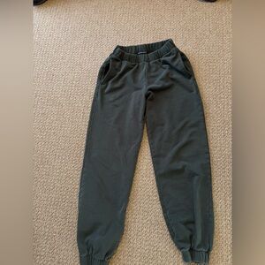 Brandy Melville Hunter Green Swestpsnts